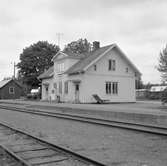 Landsbro station. Namnet var före 1/6 1895 LANNASKEDE. Station anlagd 1885. En- och enhalvvånings stationshus i trä