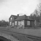 Hållplats anlagd 1922. Envånings stationshus i trä