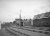 Falkenberg Lokstall
FJ hade ett lokstall i tegel för tre lok, byggt 1894, utökat med en stallplats 1899. 1917 byggdes ett ytterligare fristående stall med plats för två lok.