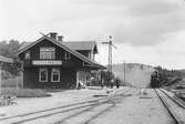 ULB 3
ULB ,Uddevalla - Lelångenbanan 
Trafikplats anlagd 1895. En och enhalvvånings stationshus i trä