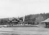 ULB-tåg
ULB ,Uddevalla - Lelångenbanan 
Stationen anlades 1895. Stationshus i en och en halv våning i trä.