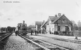 Trafikplats anlagd 1900. Stationshuset brann 1914 och stationen flyttades i samband därmed till dåvarande järnvägsrestaurangens lokaler. I nuvarande skick har stationen varit sedan 1922. En och en halv våning i trä. 1938 omändrades 2 kl väntsal till bostadslägenhet.
VGJ ,Västergötland - Göteborgs Järnväg