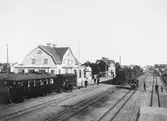 Stationen anlades 1899. Stationshuset tillbyggdes 1916 och vidare utbyggdes bangården samtidigt. Stationshus i en och en halv våning i trä, med två gavlar mitt på huset mot banan.