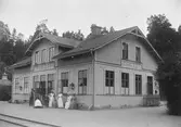 Anställda med familj vid Gamleby station.