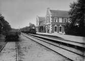 Halmstad-Bolmens Järnväg, HBJ lok 7 med tåg vid Bolmens Halmstad station.