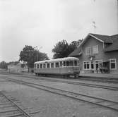 Åseda station. På spåret står SJ YP 900. Tidigare littera var YC05p från 1955 och YB05p från 1956.