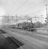 Statens Järnvägar,  SJ S1 1911 med tåg.