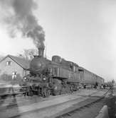 Statens Järnvägar, SJ S 1252 med persontåg.