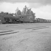 Statens Järnvägar, SJ B 136? med tåg.