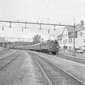 Statens Järnvägar,SJ F 694 med persontåg i Ed.