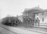 ÖSJ HHyJ
Hörby station. Sista tåg Höör-Hörby .
HHyJ , Höör - Hörby Järnväg
ÖSJ , Östra Skånes Järnväg