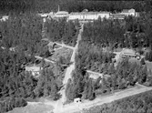 Flygfoto över Målilla sanatorium och hållplatsen med samma namn.