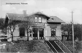 Järnvägsstation i Falerum.
Stationshuset anlagd 1879, moderniserad 1945.
Smalspår, 891mm
Vid järnvägsspåret mellan Åtvidaberg och Västervik