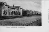 Järnvägsstation i Filipstad
Stationshuset byggdes 1876, tillbyggd och renoverad 1907-1908.
Vid järnvägsspåret mellan Persberg-Filipstad och Daglösen