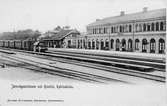 Järnvägsstation i Katrineholm. Västra stambanan vid Katrineholm öppnades
för trafik 1862. Vid järnvägsspåret mellan  Gnesta och Hallsberg
Eldrift på denna bandel kom 30.04.1926.