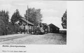 Järnvägsstation i Kavlås. Hållplats anlagd 1874.
Vid järnvägsspåret mellan Hjo och Stentorp J.
Smalspår, 891mm