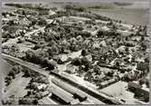 Flygfoto över Förslövsholm med stationsområdet i nederkant.