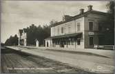 Falun - Rättvik - Mora Järnväg, FRMJ. Järnvägsstationen
och Järnvägshotellet i Orsa.