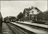 Göteborg - Borås Järnväg, GBJ C 6. Tågmöte på Härryda järnvägsstation.