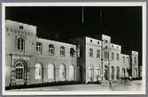 Stationshuset i fasadbelysning i Uppsala.