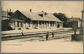 Barn på bangården vid Vislanda station.