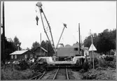 Byte av järnvägsbro över Storån vid Storsjö. Normalspårsbron lyfts dit.