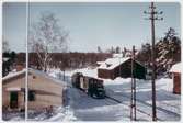 Ankarsrums bangårdsområde. Snöröjningståg med Tp lok, snöskrapa och vingplog.