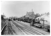 Skara Järnvägsstation. Västergötland Göteborgs Järnvägar, VGJ lok 8.