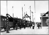 Invigningståg vid Hultanäs station. Växjö - Klavreströms Järnväg, VKJ N 92.