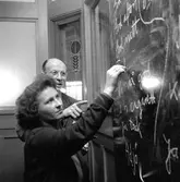 Ungrare firar jul på Loka brunn.
Bildsidan.
December 1956.