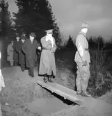 Kungen på I3 besök.
December 1956.