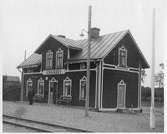 Stationen anlades 1908 med en- och en halv vånings stationshus. Stationen upphörde 1964.