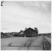 Del av bangården vid Axvall station. Stationen öppnades 1874 med en- och en halv vånings stationshus i trä. Den upphörde 1961.