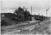 Station öppnad av Stockholm - Västerås - Bergslagens Järnvägar, SWJ 1878.  Då byggdes det första stationshuset. 1922 uppfördes nytt stationshus, som 1943 fick helt ny inredning i väntsalen. Ställverk tillkom 1922. Stationen med det andra stationshus, ditflyttat från Sundbyberg.