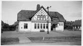 Kävlinge - Barsebäcks Järnväg, KjBJ, Barsebäckshamn station öppnad 1907. Då byggdes en- och en halv vånings putsad stationshus och mekanisk växelförregling med kontrollås. Stationen nedlagd 1954.