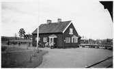 Hållplats öppnad 1930 med envånings stationshus i trä, sammanbyggt i vinkel med godsmagasinet. Hållplatsen nedlagd 1986.