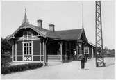 Första hållplats som hette Skälby. Platsen öppnad 1898 och den uphörde 1910.