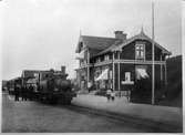 Norra Hälsingslands Järnväg, NHJ Bergsjö station. Station anlagd 1896 med  tvåvånings stationshus i trä. Den upphörde 1962.