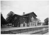 Billeberga station.
Stationen anlagd 1865. Stationshuset, en och en halv våning i tegel, ombyggt och moderniserat 1947.
L&HJ , Landskrona & Helsingborgs Järnväg