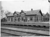 Namnet var till 1943 BILLESHOLMS GRUVA. Stationen byggd 1875 av 
LEJ ,Landskrona - Engelholms Järnvägar. Stationen anlagd 1876. Envånings stationshus i sten.