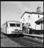 Nytt stationshus, tvåvånings i trä, sammanbyggt med godsmagasinet, byggt 1945