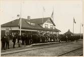 Stockholm-Västerås-Bergslagens järnvägar Trafikdirektörsexpeditionen
Prisbelönt Stockholm 1905.
Stationen uppfördes 1902. Några större ombyggnadsarbeten har sedan dess 
ej företagits. Biljettförsäljningen nedlagd 1995-96