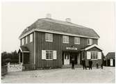 Trafikplats anlagd 1913. Tvåvånings stationshus i trä.