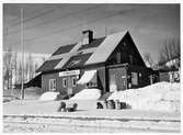 Station anlagd 1902. Envånings stationshus i trä, moderniserat 1933. 
Björkliden