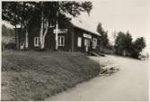 Station anlagd 1902. Envånings stationshus i trä, moderniserat 1933. 
Björkliden