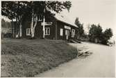 Station anlagd 1902. Envånings stationshus i trä, moderniserat 1933. 
Björkliden