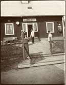 Station anlagd 1902. Envånings stationshus i trä, moderniserat 1933. 
Björkliden