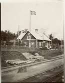 Station anlagd 1902. Envånings stationshus i trä, moderniserat 1933. 
Björkliden