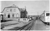 Borgholm station omkring år 1950. Hilding Carlsson motorvagn till höger.