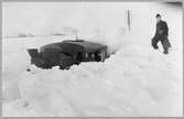 1 mars 1942 sedan fotografiet togs hade snövallarna ökat ca 1 meter i höjd enligt bansektion 28 Ystad 18/3-42. Borrby - Hammenhög.